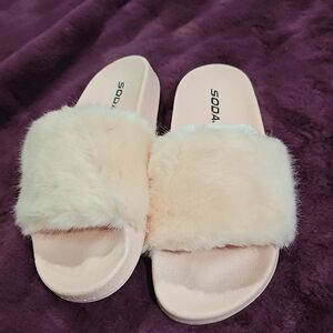 Soda Women's Blush Furry Slippers